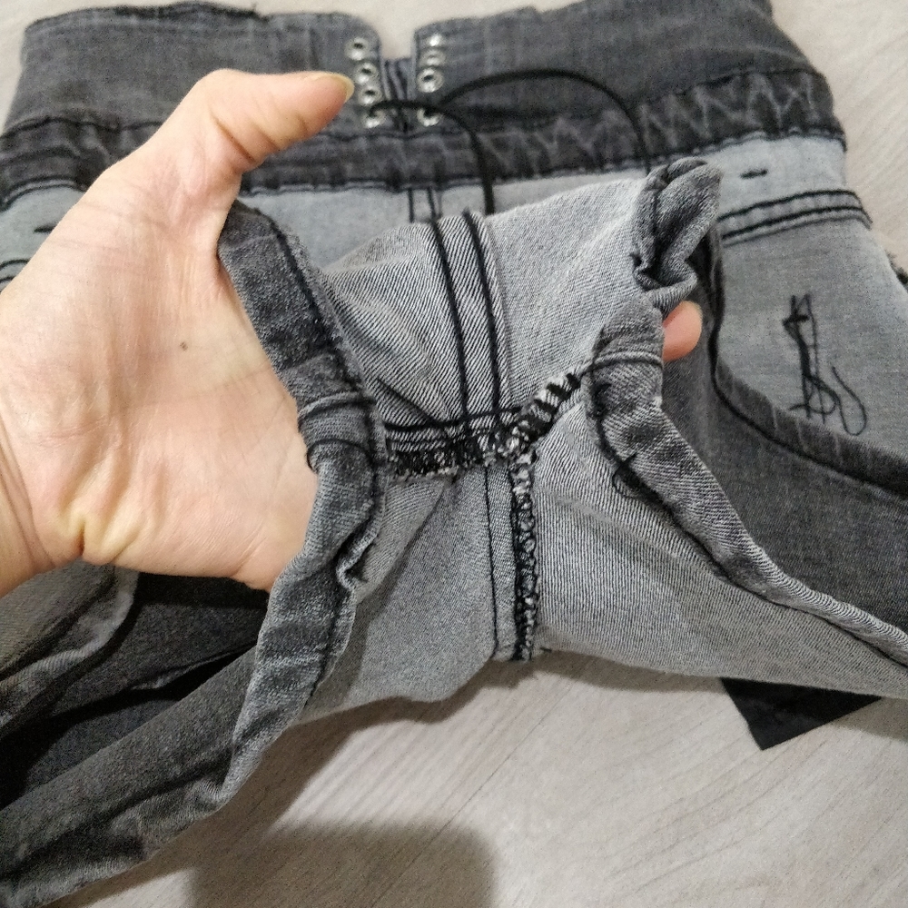 NWOT Gray wash high waist jean shorts - Picture 16 of 17